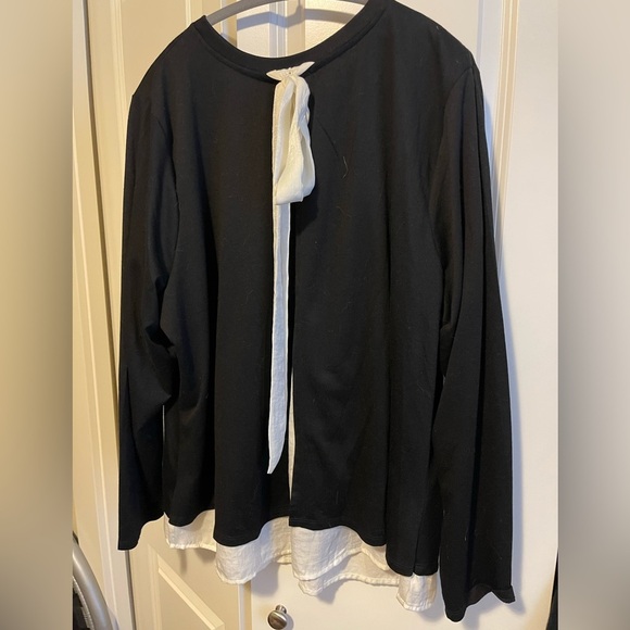 Bobeau Long Sleeve Top with Ivory Bow Detail - Picture 2 of 3